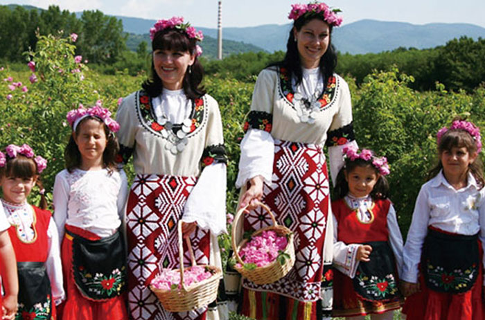 6月に行われるブルガリアのバラ祭り