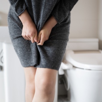尿漏れはなぜ起こる？尿漏れのメカニズムとその原因
