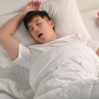 いびきが原因で眠りが浅い？！いびきと眠りの深さについて