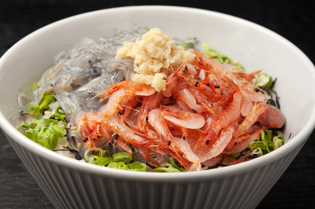 ビタミンD豊富な「やる気なし」しらす海鮮丼